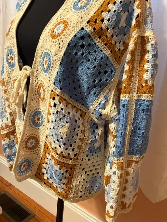 POL Crochet Patchwork Open-Front Sweater Cardigan in Cream, Blue & Brown - Picture 4 of 6
